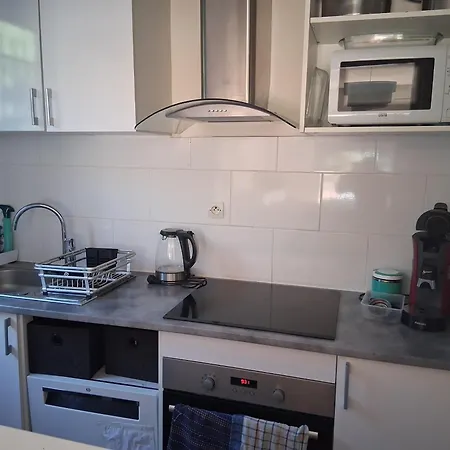 Au Calme A 600 M Des Plages De Apartment